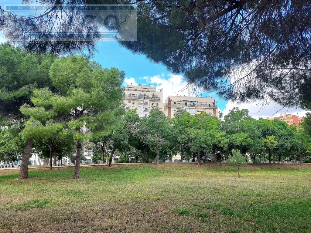Vista exterior de Pis en venda en Sevilla amb Aire condicionat