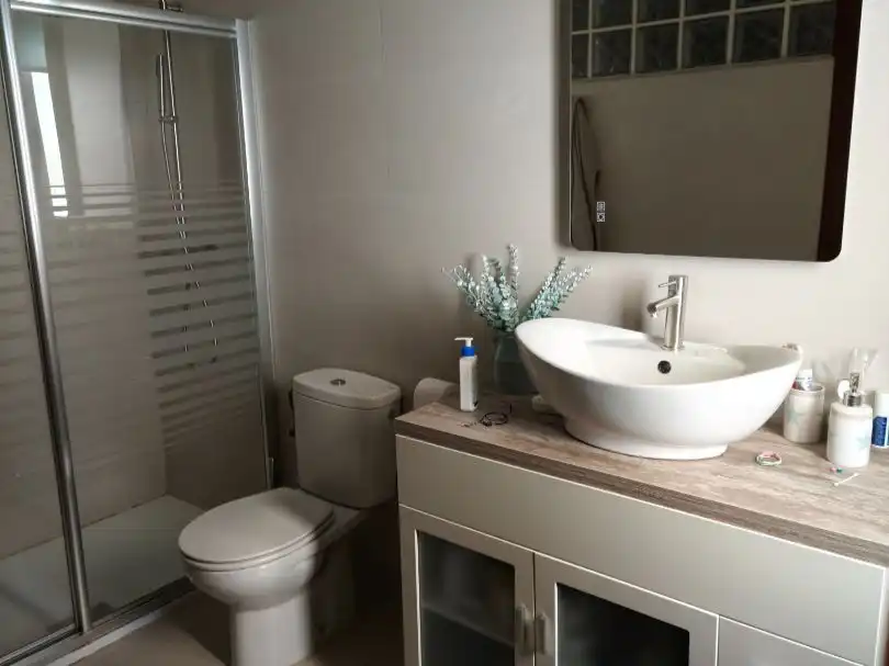 Badezimmer von Haus oder Chalet zum Verkauf in Sabiote mit Klimaanlage, Terrasse und Balkon