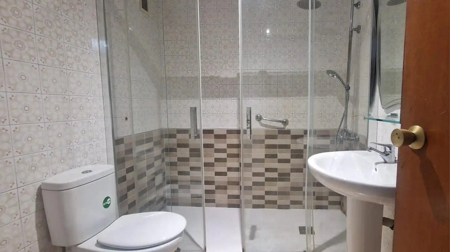Baño de Piso en venta en Zaragoza con Calefacción, Terraza y Trastero