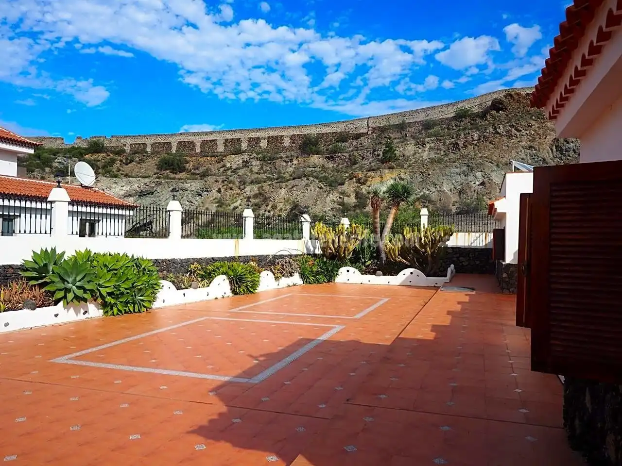 Vista exterior de Casa o xalet en venda en Icod de los Vinos amb Parquet, Terrassa i Traster