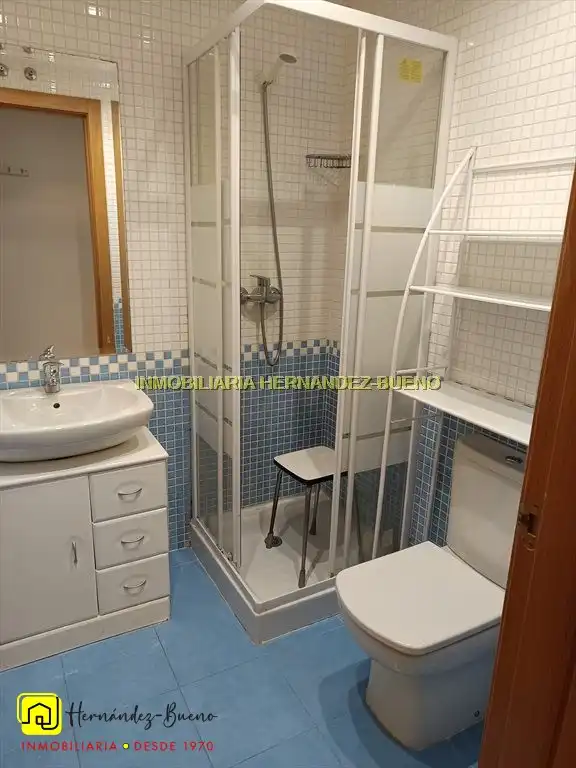 Baño de Piso de alquiler en Salamanca con Calefacción y Amueblado