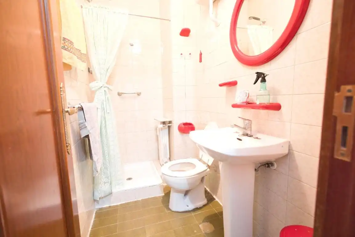 Bathroom of Flat for sale in Segovia  with Heating and Terrace