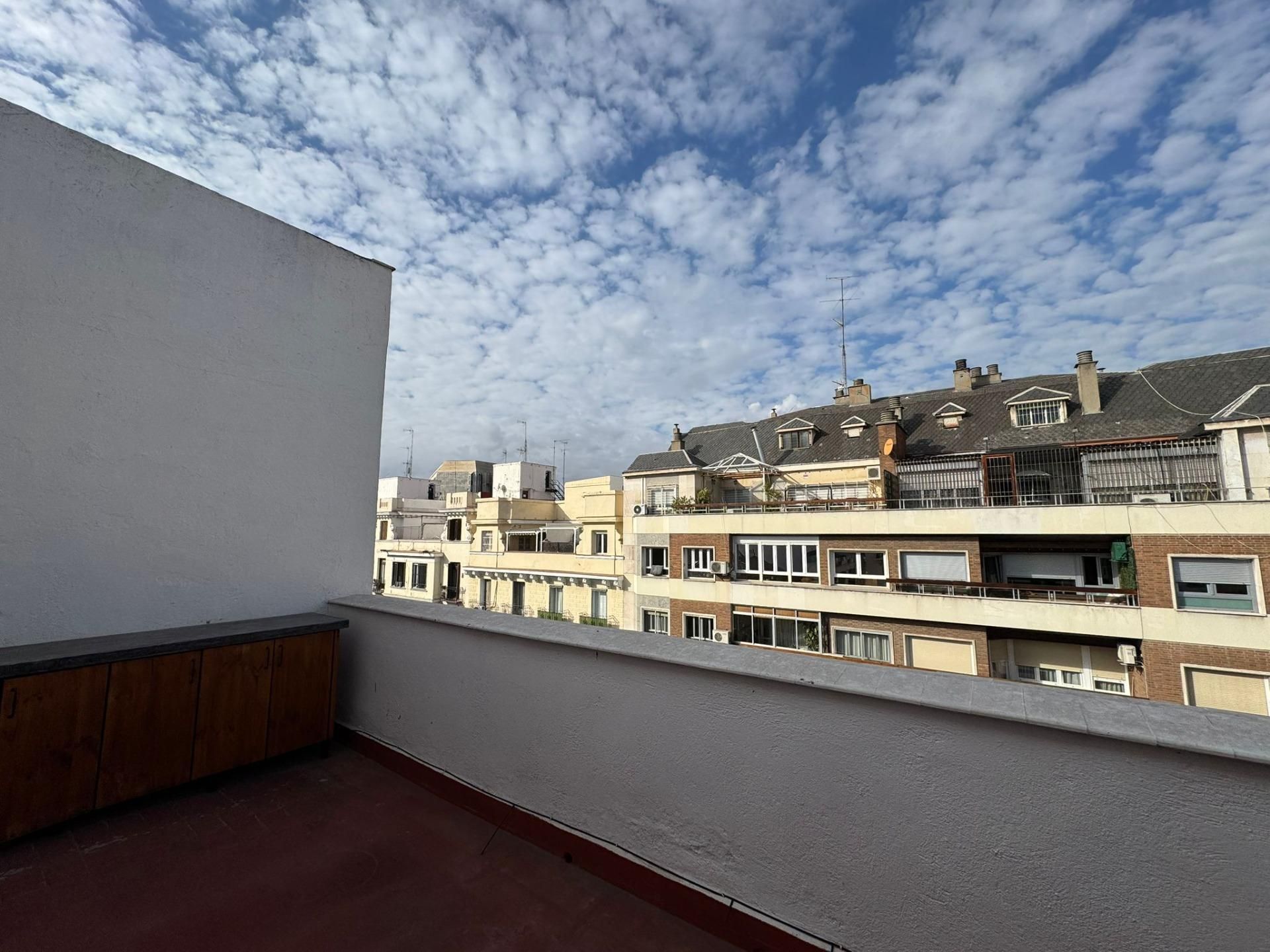 Vista exterior de Àtic de lloguer en  Madrid Capital amb Aire condicionat, Calefacció i Terrassa