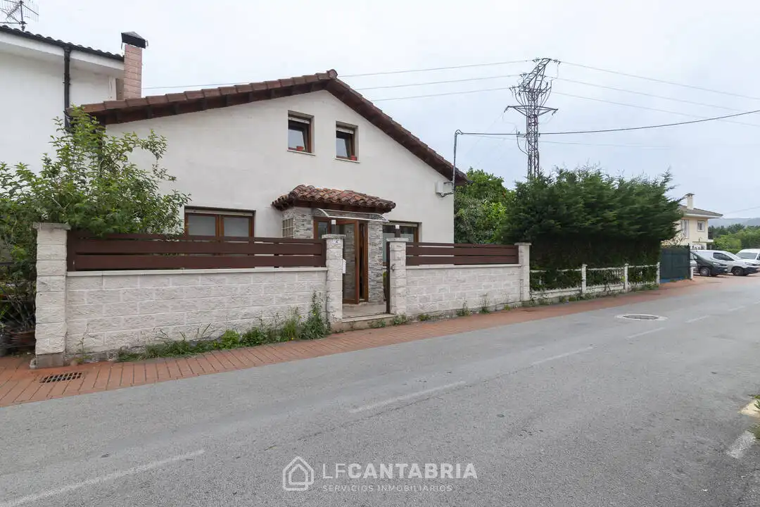 Vista exterior de Casa o xalet en venda en Puente Viesgo amb Calefacció