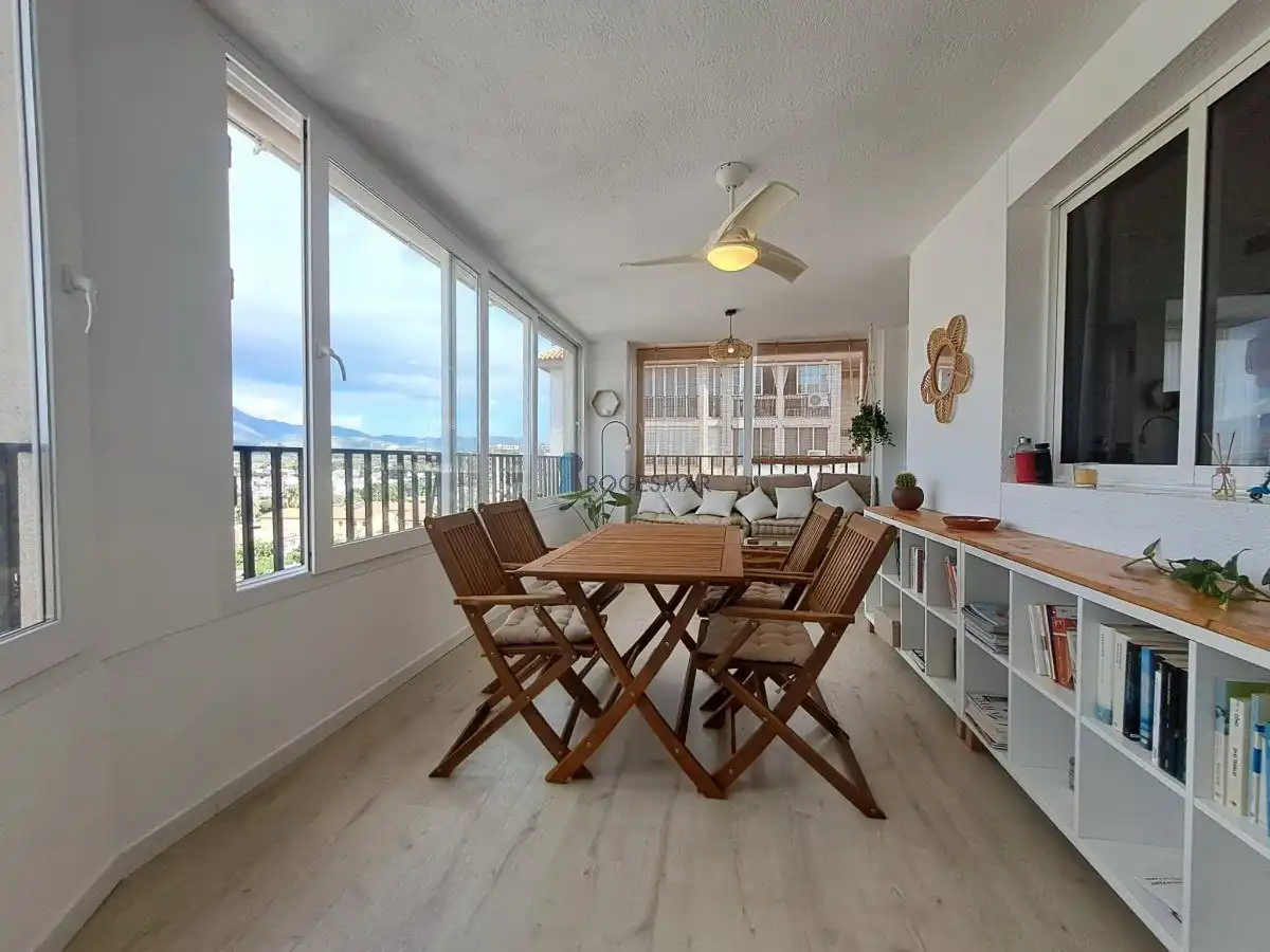 Menjador de Apartament en venda en Benicasim / Benicàssim amb Piscina comunitària