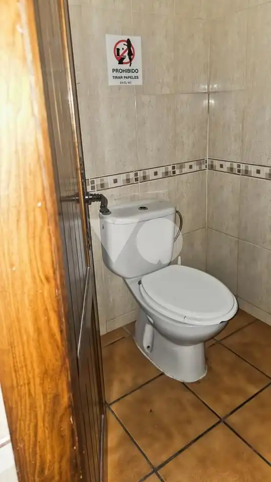 Baño de Local en traspaso en Madrid con Aire acondicionado y Amueblado