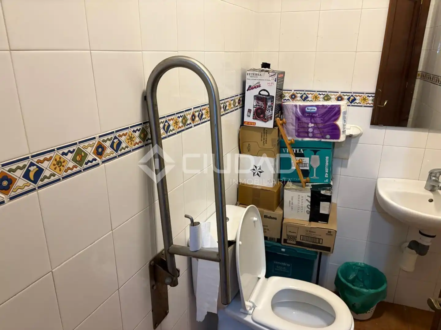 Bathroom of Commercial properties for sale in Sanlúcar de Barrameda