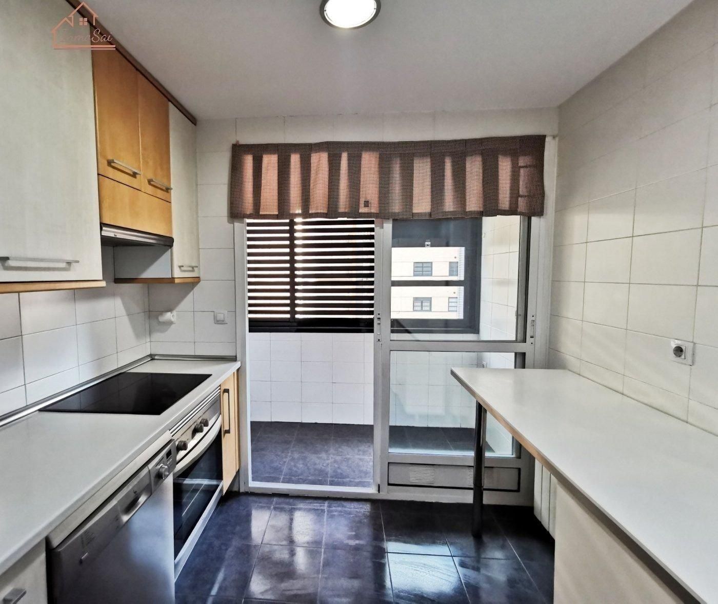 Cuina de Pis en venda en  Madrid Capital amb Aire condicionat, Calefacció i Jardí privat