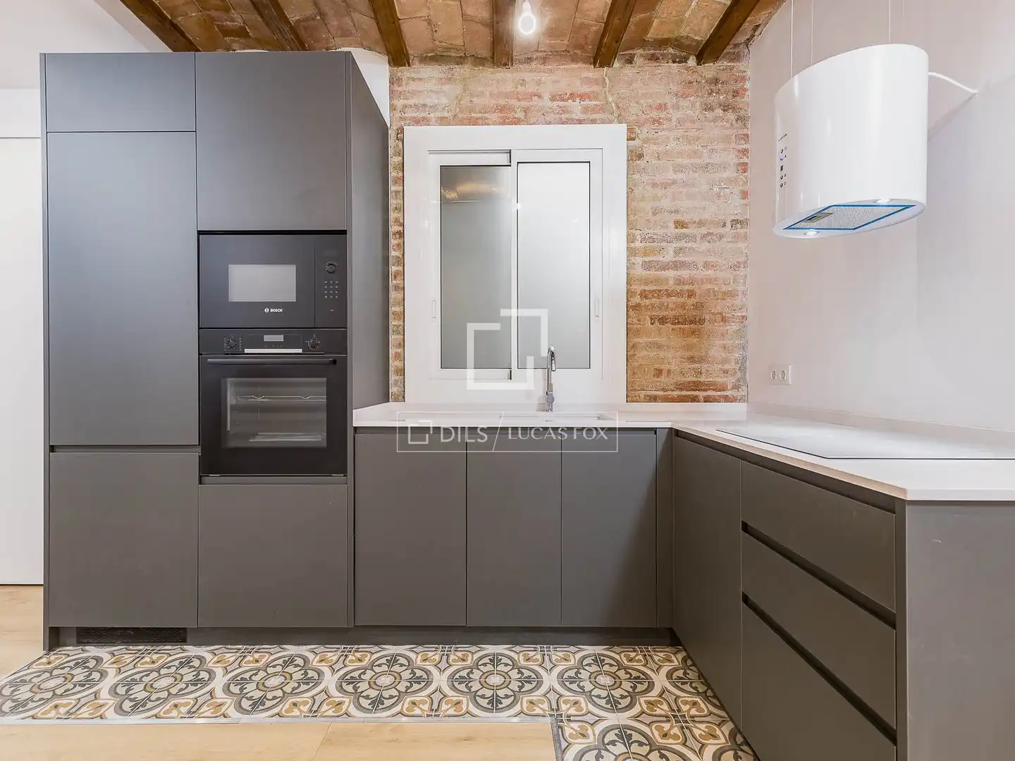 Küche von Wohnung zum Verkauf in Barcelona mit Klimaanlage, Heizung und Parkett