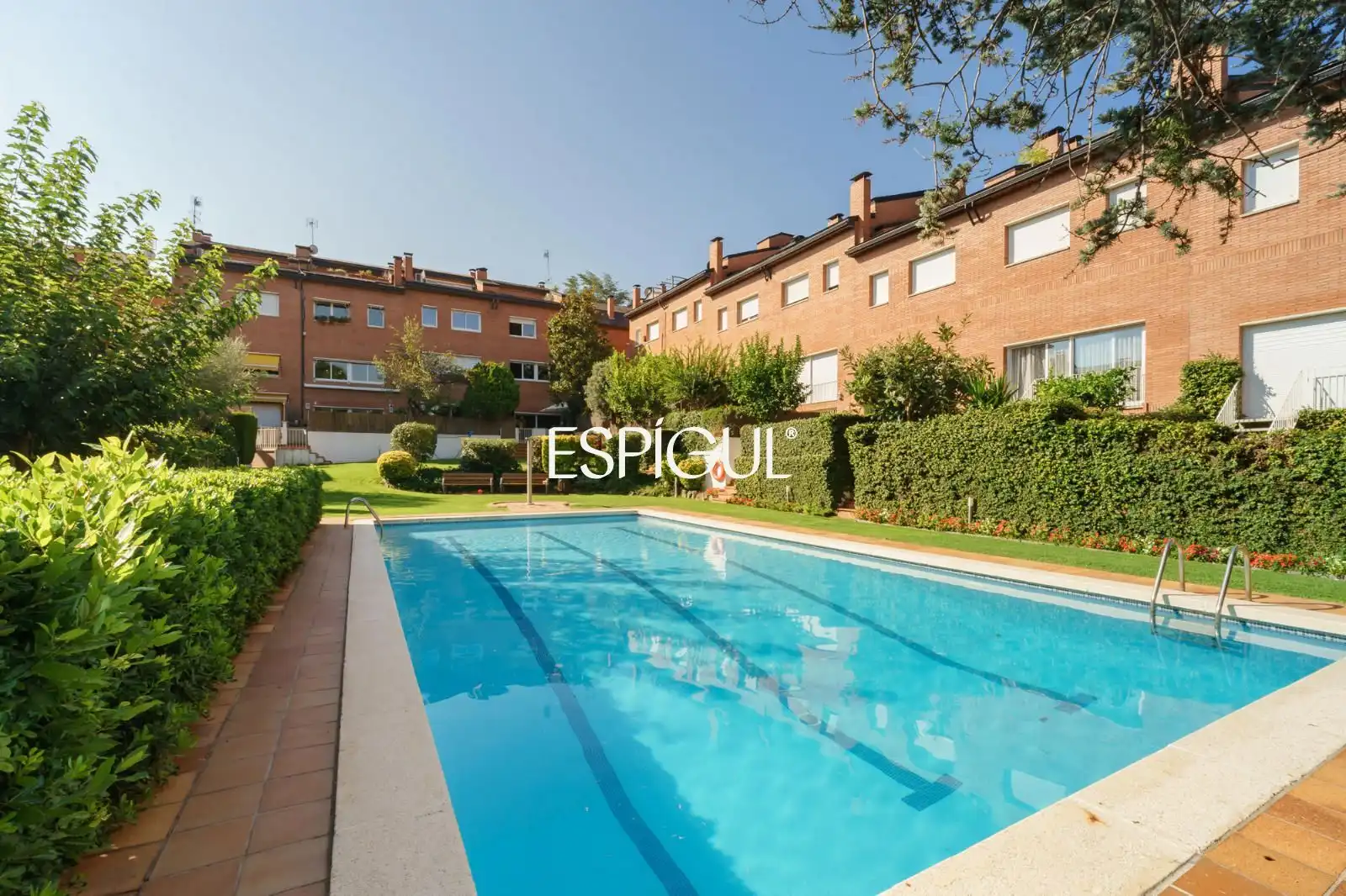 Piscina de Casa adosada en venta en Sant Cugat del Vallès con Aire acondicionado, Calefacción y Terraza