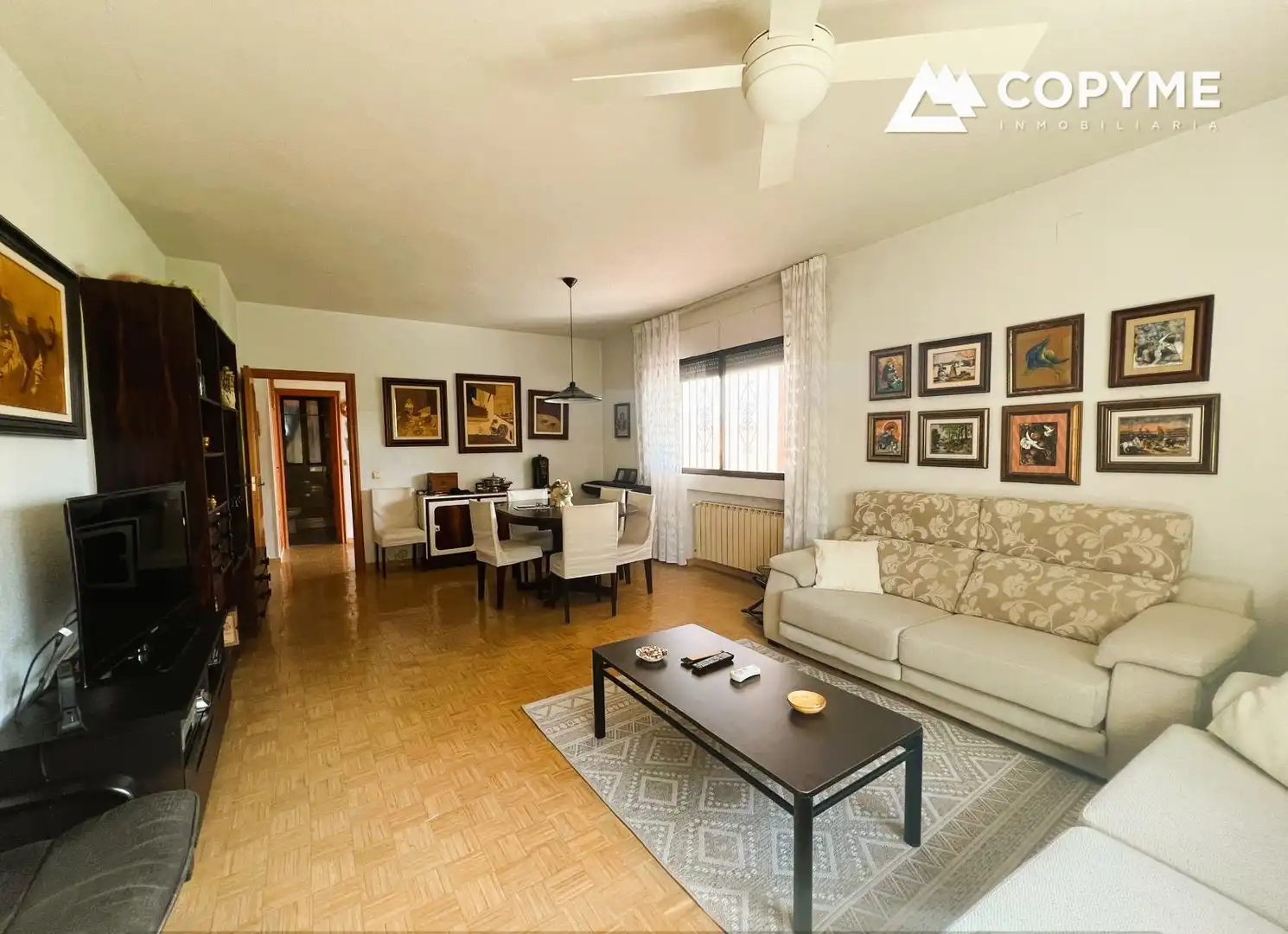 Sala de estar de Casa o chalet en venta en Novés con Calefacción, Jardín privado y Parquet
