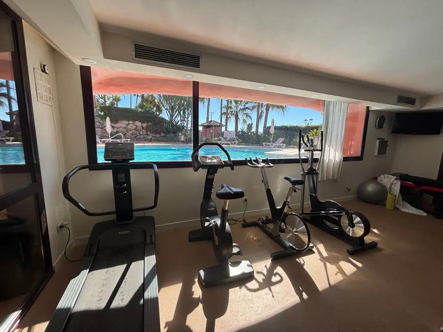 Swimming pool of Flat for sale in Estepona  with Air Conditioner, Heating and Terrace