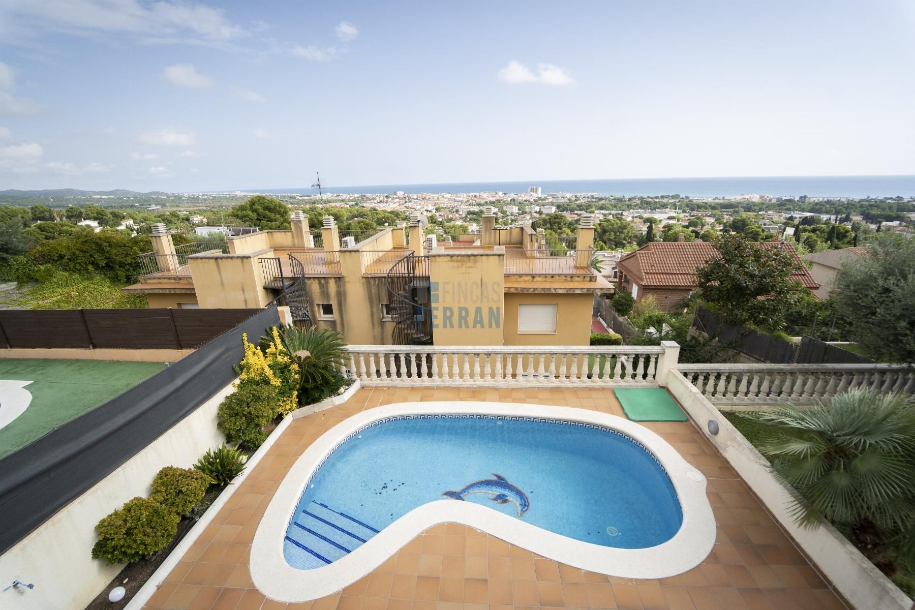 Swimming pool of Single-family semi-detached for sale in El Vendrell  with Heating, Terrace and Storage room