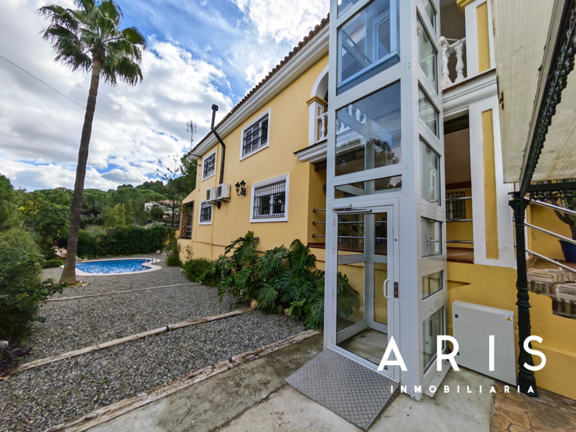 Exterior view of House or chalet for sale in Alhaurín de la Torre  with Air Conditioner, Private garden and Terrace