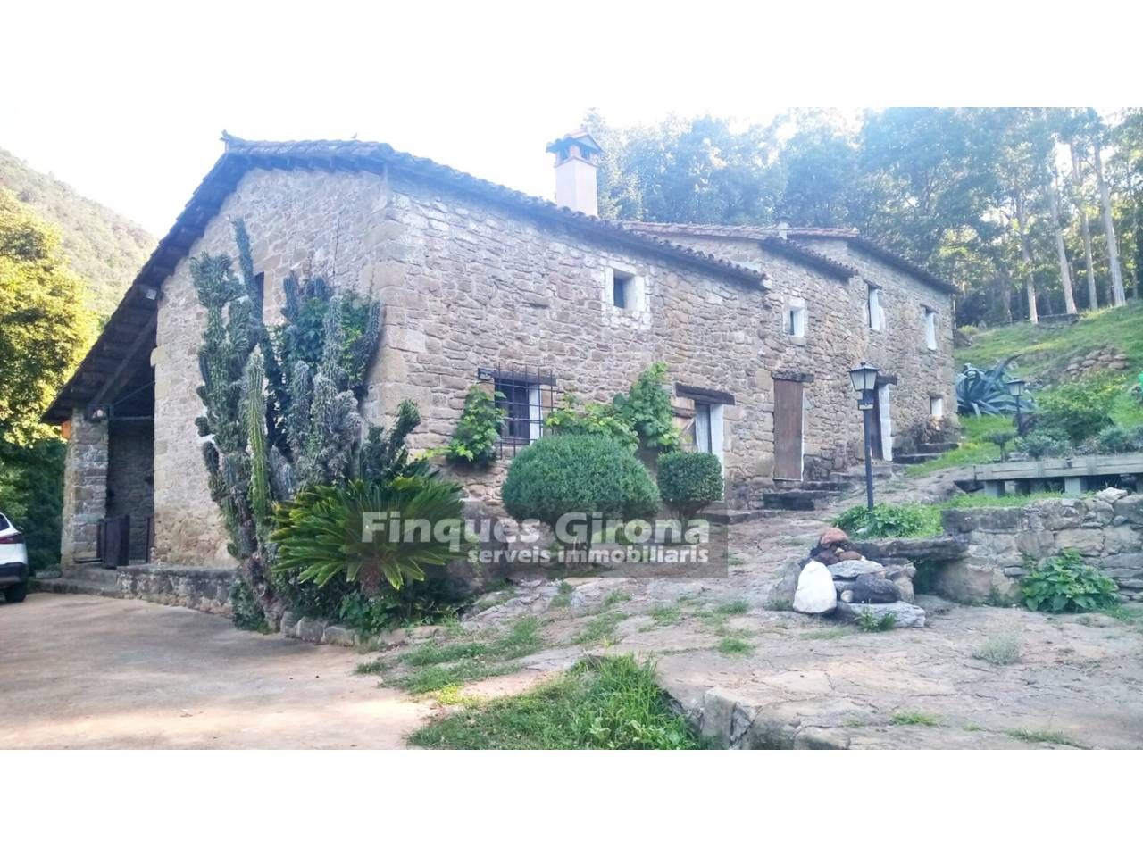 Vista exterior de Finca rústica en venda en Sant Aniol de Finestres amb Calefacció, Jardí privat i Terrassa