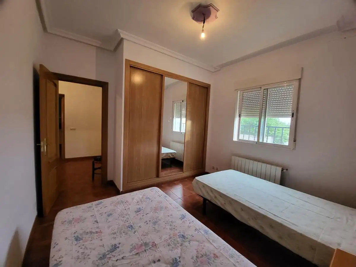 Dormitori de Casa o xalet en venda en Sisante amb Calefacció, Jardí privat i Terrassa