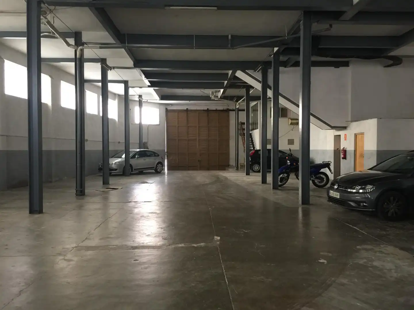 Parkplatz von Fabrikhallen zum Verkauf in Canet de Mar