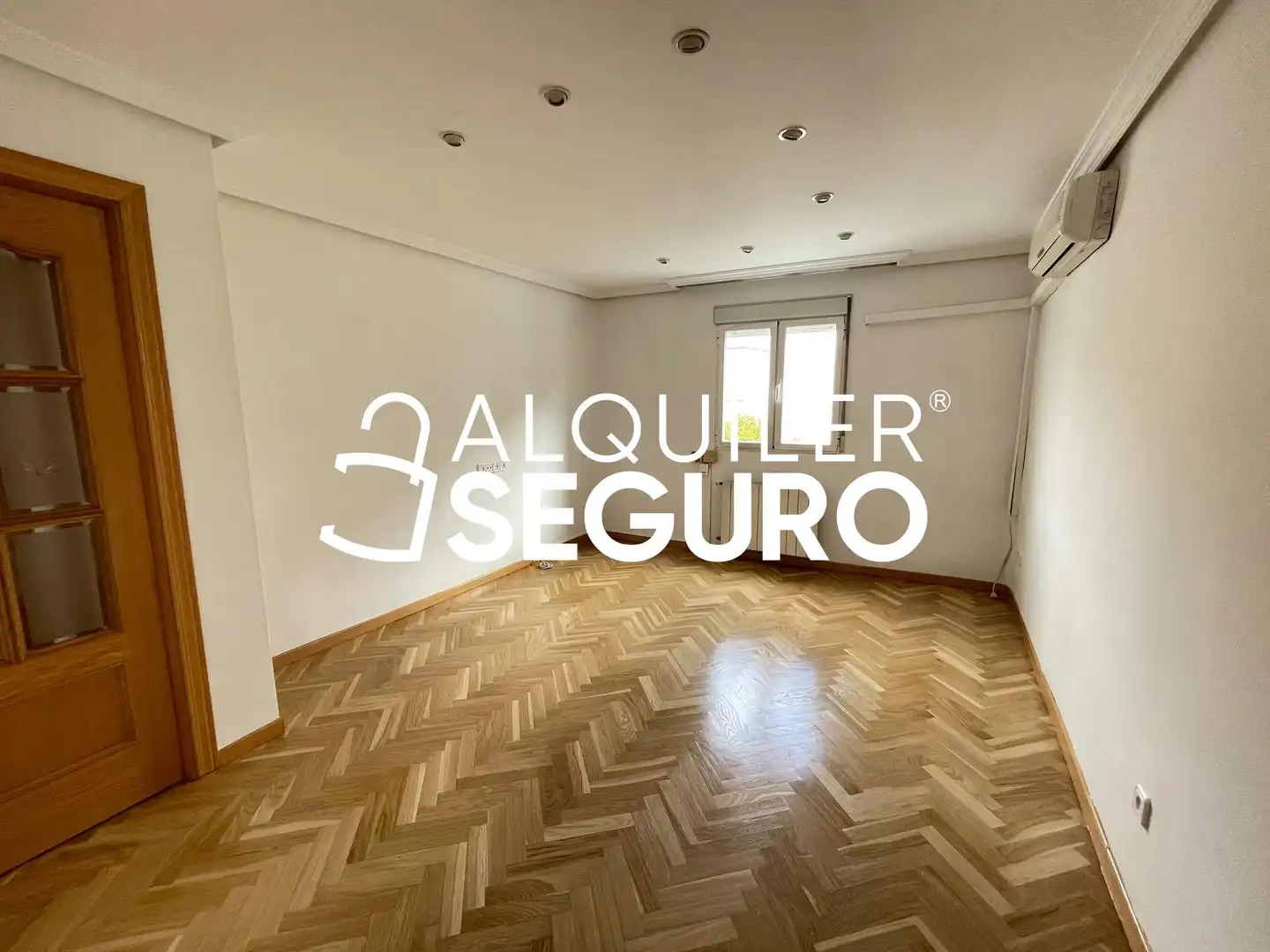 Flat with lift to rent in de Antonio López