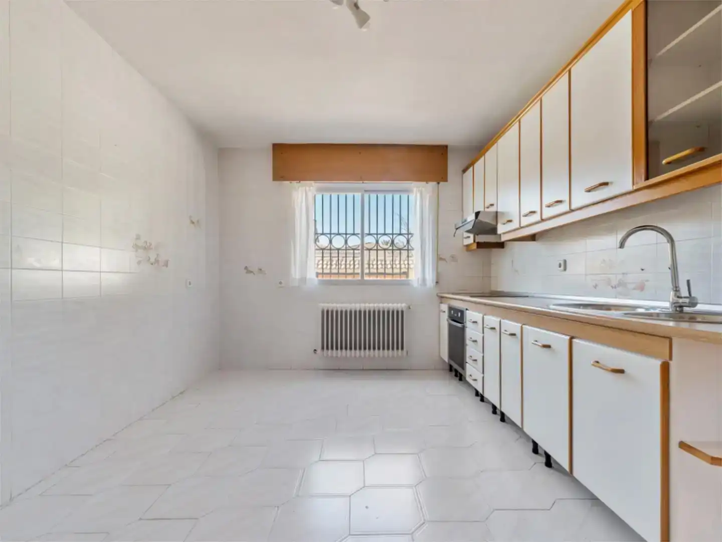 Cocina de Piso en venta en Alcalá de Henares con Jardín privado, Trastero y Piscina