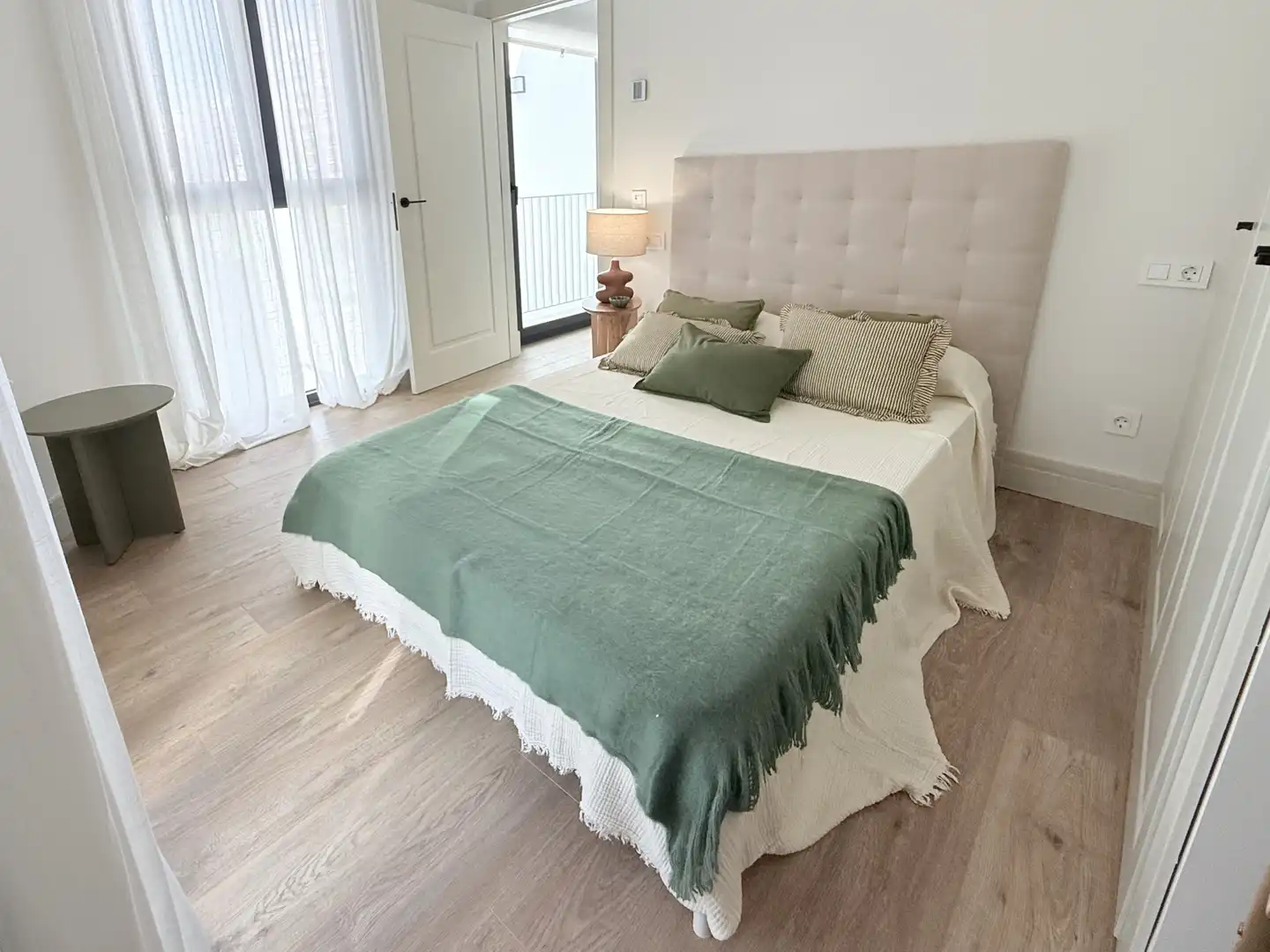 Schlafzimmer von Einfamilien-Reihenhaus zum Verkauf in Málaga mit Privatgarten, Balkon und Gemeinschaftspool
