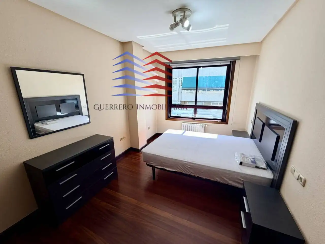 Bedroom of Apartments for rent in Ourense Capital   with Heating, Parquet flooring and Furnished