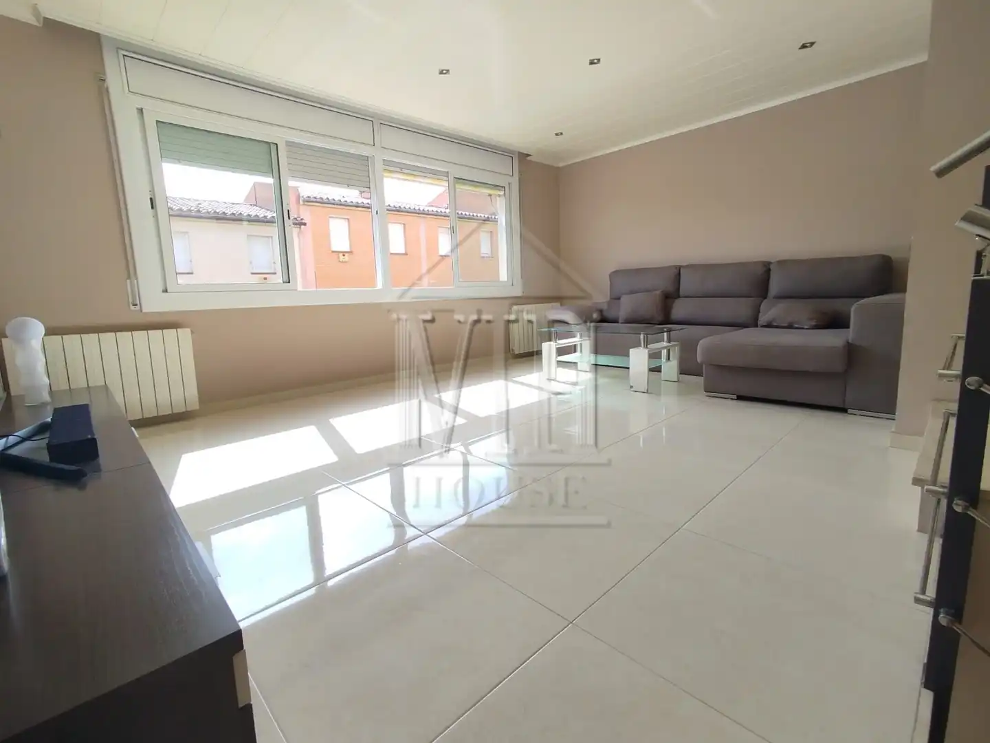 Sala d'estar de Casa adosada en venda en Badalona amb Aire condicionat, Calefacció i Jardí privat