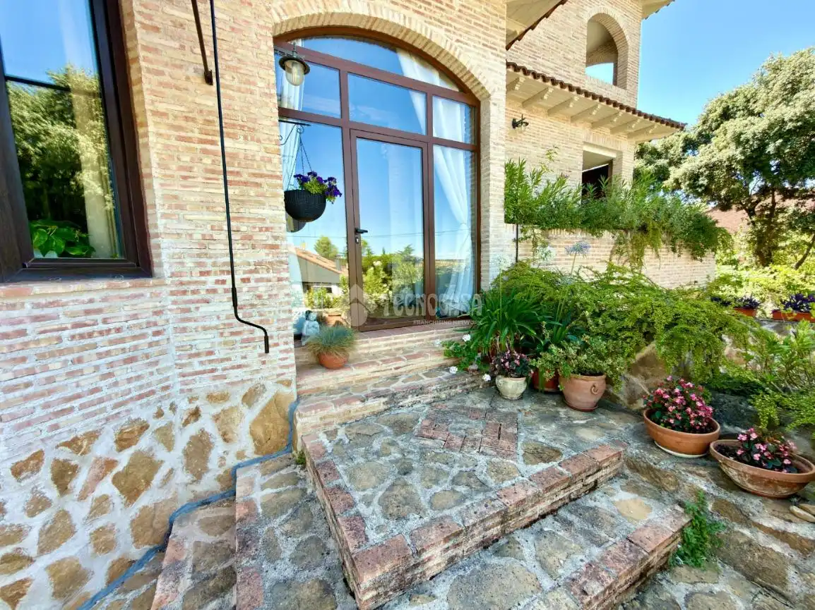 Vista exterior de Casa o xalet en venda en Valdeaveruelo amb Aire condicionat, Calefacció i Terrassa