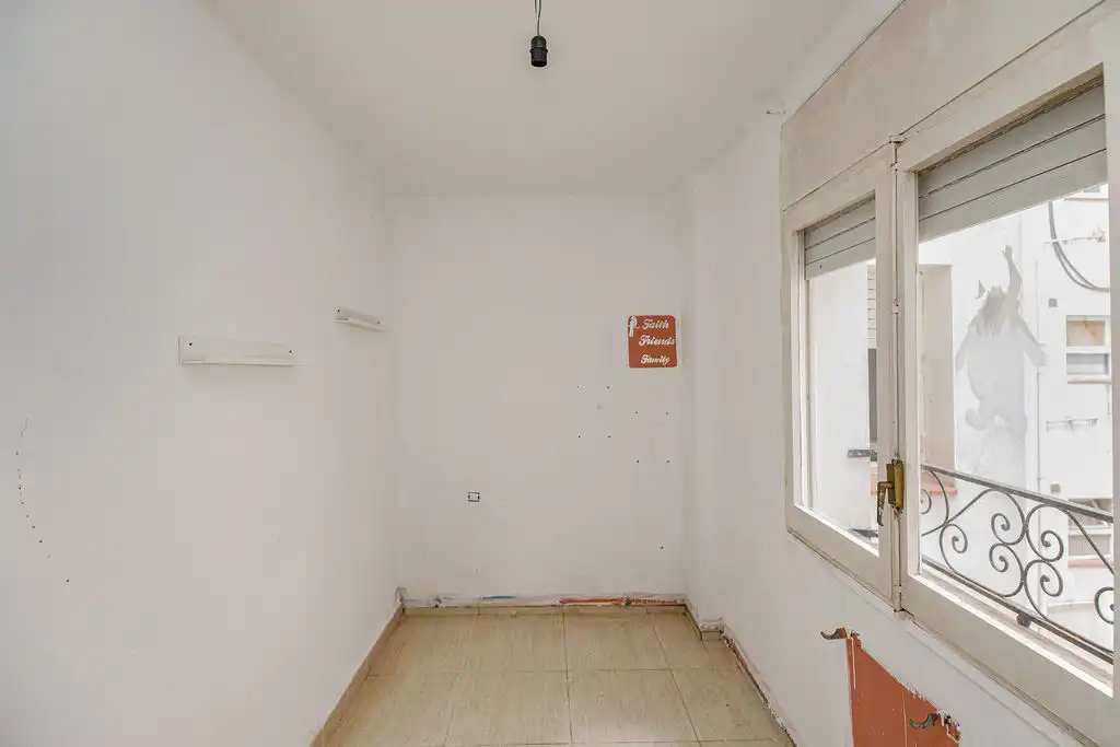 Habitación de Piso en venta en Salt con Alarma
