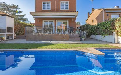 Exterior view of House or chalet for sale in Sant Cugat del Vallès  with Air Conditioner, Heating and Private garden