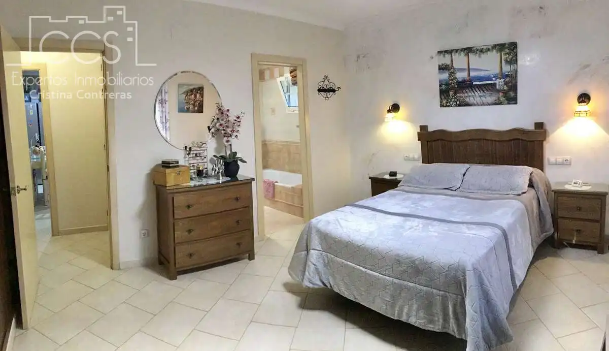Dormitori de Casa o xalet en venda en Sevilla amb Aire condicionat, Traster i Piscina
