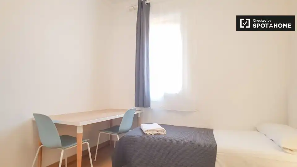 Habitación de Apartamento para compartir en Barcelona con Aire acondicionado, Calefacción y Terraza