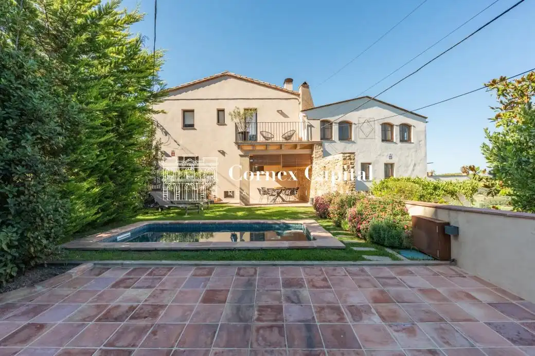 Vista exterior de Casa o chalet en venta en La Bisbal d'Empordà con Aire acondicionado, Calefacción y Jardín privado