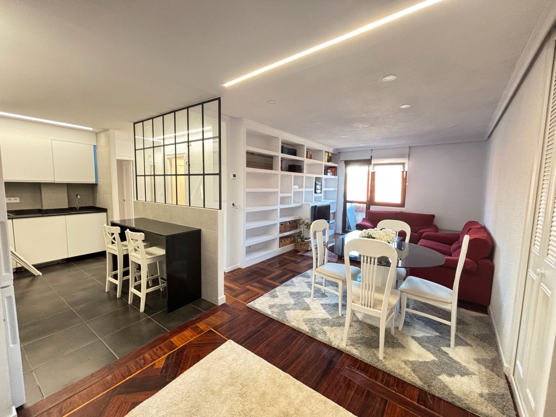 Living room of Flat to rent in Torrelavega   with Heating, Parquet flooring and Furnished