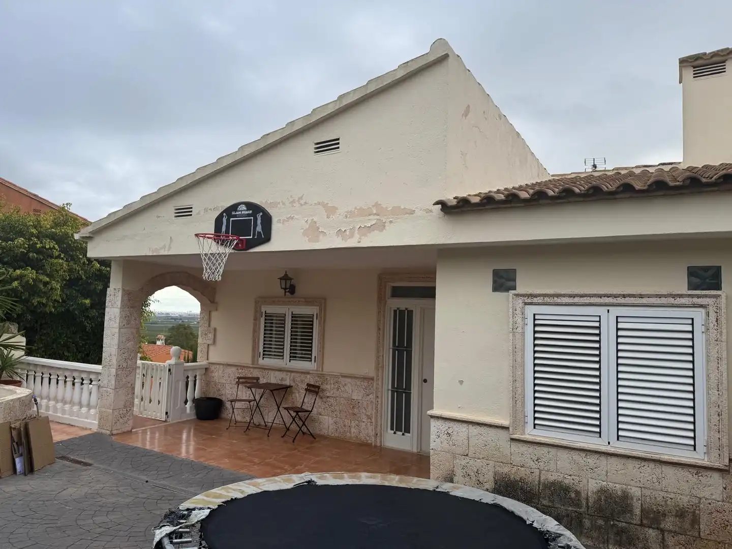 Vista exterior de Casa o xalet en venda en Chiva amb Aire condicionat, Calefacció i Jardí privat
