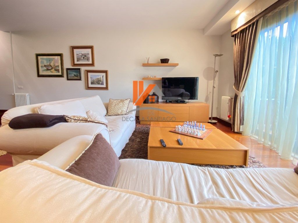 Sala de estar de Casa adosada en venta en Santiago de Compostela  con Jardín privado, Terraza y Piscina