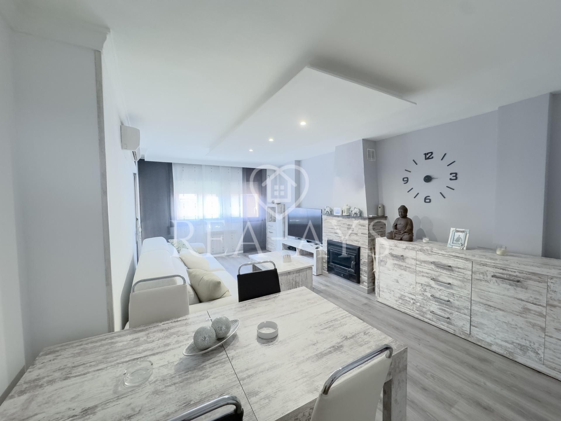 Living room of Flat for sale in Sant Andreu de la Barca  with Air Conditioner, Heating and Storage room