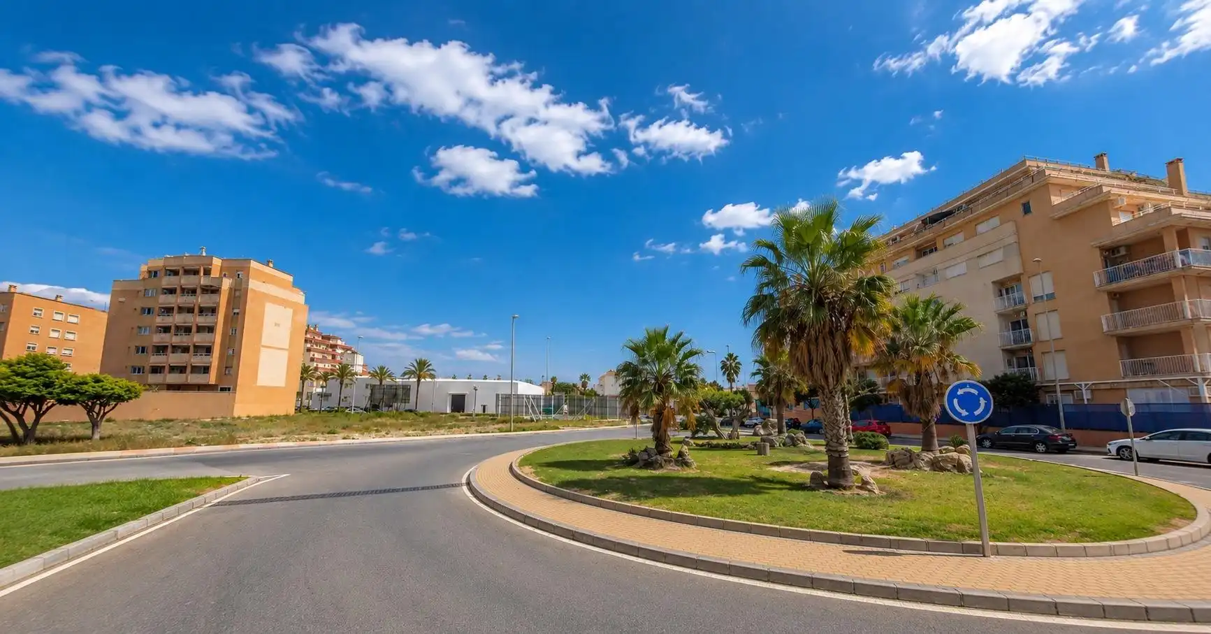 Vista exterior de Piso en venta en Roquetas de Mar con Jardín privado y Piscina comunitaria