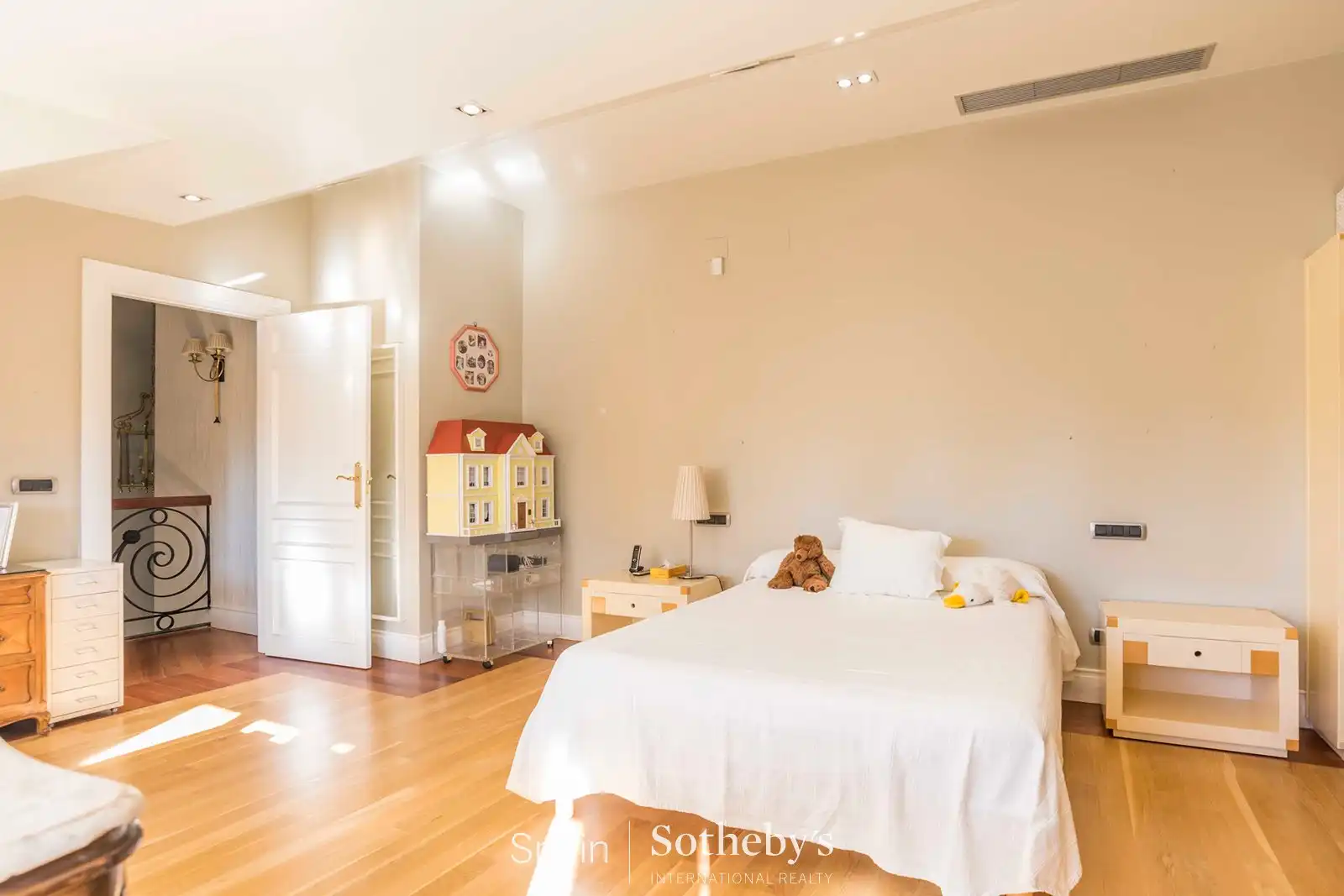 Habitación de Casa o chalet en venta en Madrid con Calefacción, Jardín privado y Piscina