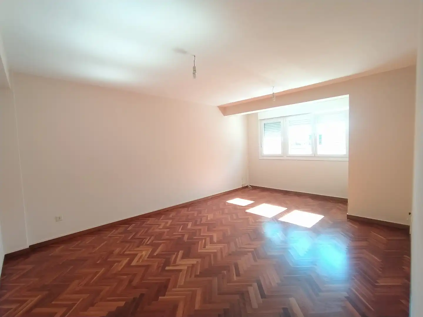 Sala de estar de Piso de alquiler en Vigo  con Calefacción, Parquet y Horno