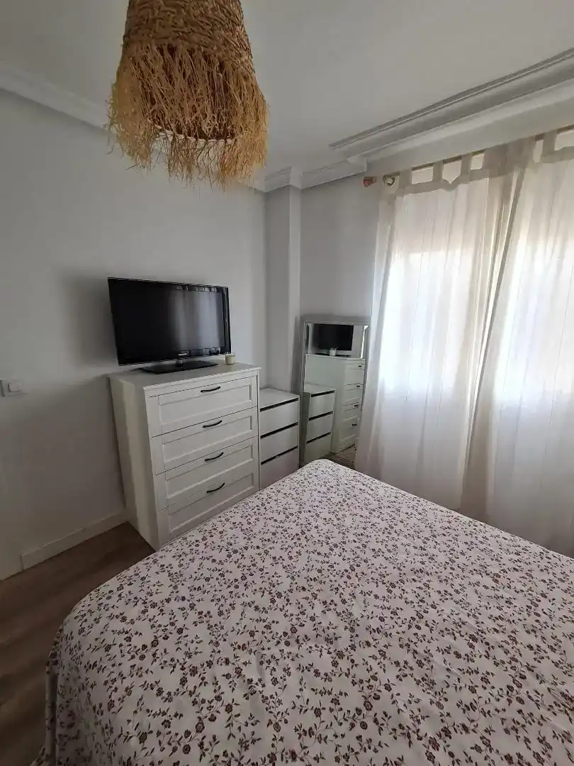 Bedroom of Flat for rent in  Sevilla Capital  with Air Conditioner and Balcony