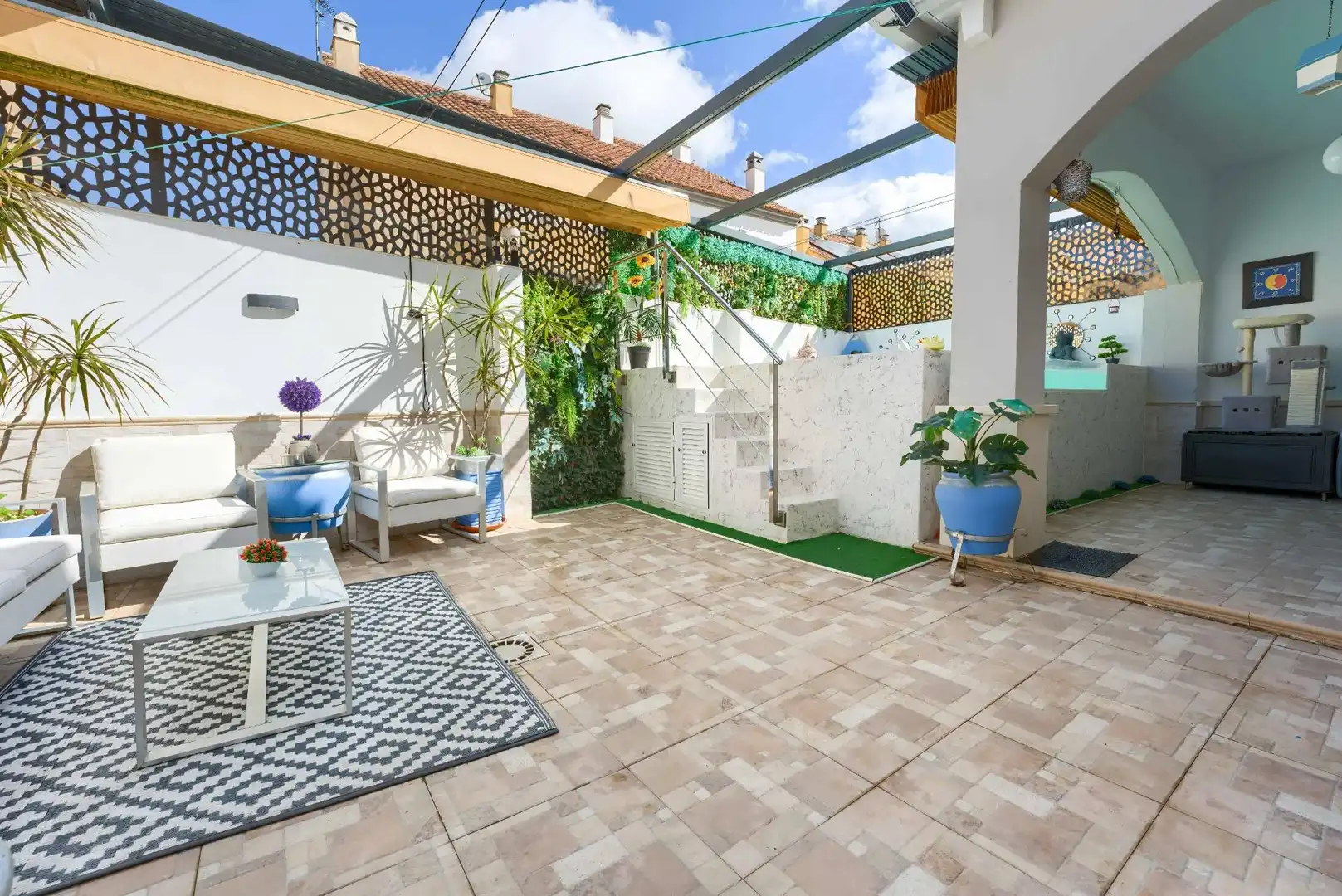 Terrasse von Einfamilien-Reihenhaus zum Verkauf in Espartinas mit Klimaanlage, Heizung und Parkett