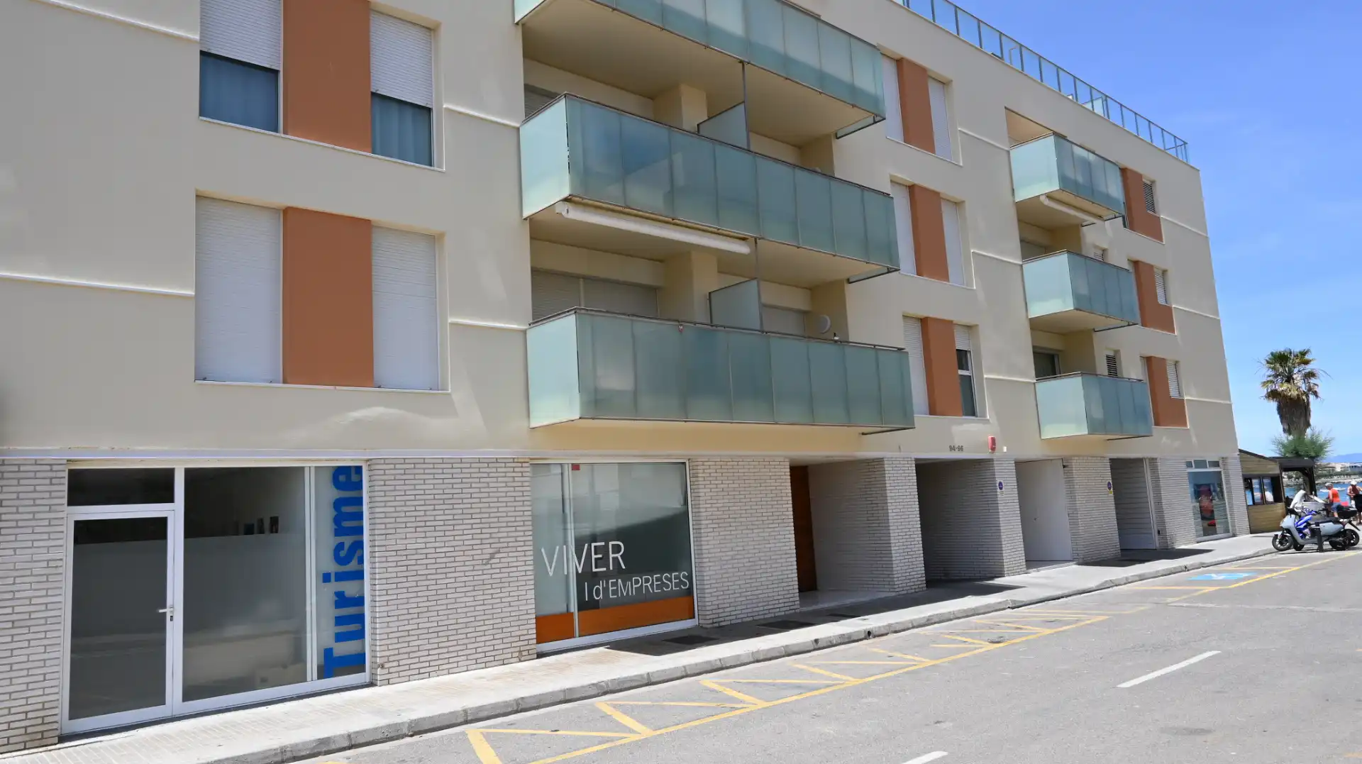 Außenansicht von Wohnungen zum Verkauf in L'Escala mit Klimaanlage, Terrasse und Möbliert