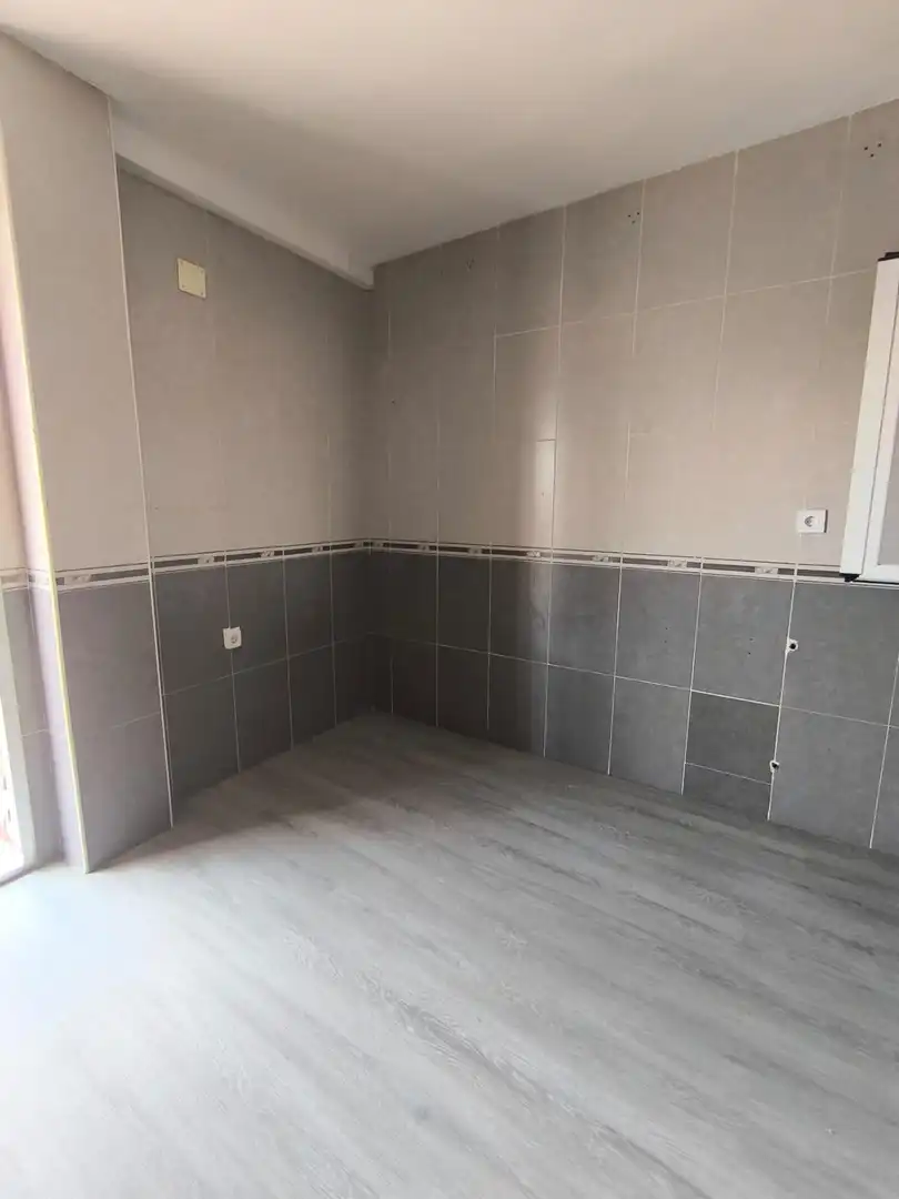 Baño de Piso en venta en Fuenlabrada con Terraza y Alarma