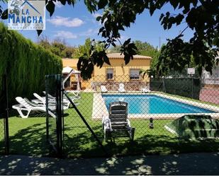 Piscina de Local en venda en Valdeganga amb Aire condicionat