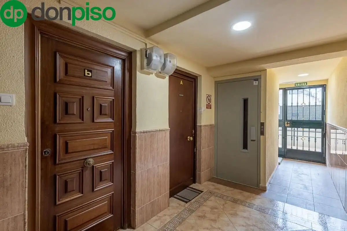 Flat for sale in Granada  with Air Conditioner and Parquet flooring