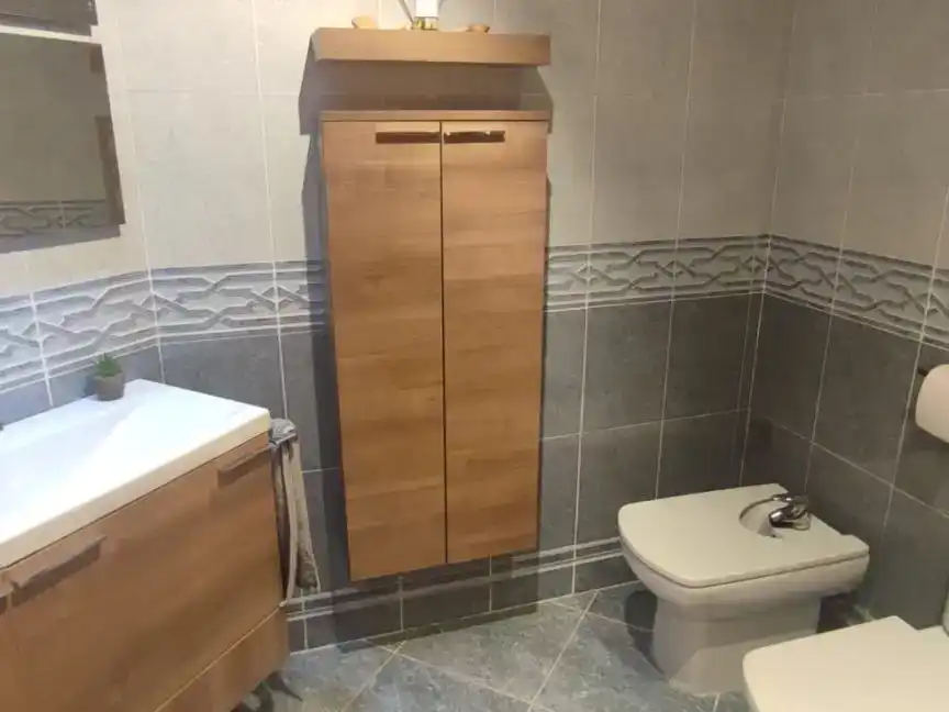 Badezimmer von Wohnung zur Miete in  Valencia Capital mit Klimaanlage