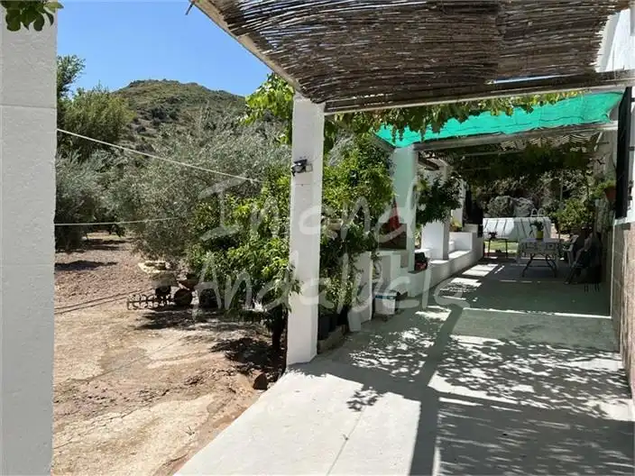 Vista exterior de Finca rústica en venda en Castillo de Locubín amb Piscina i Internet