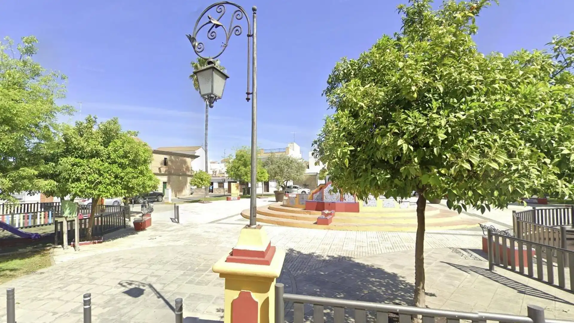 Vista exterior de Piso en venta en Sanlúcar la Mayor con Terraza