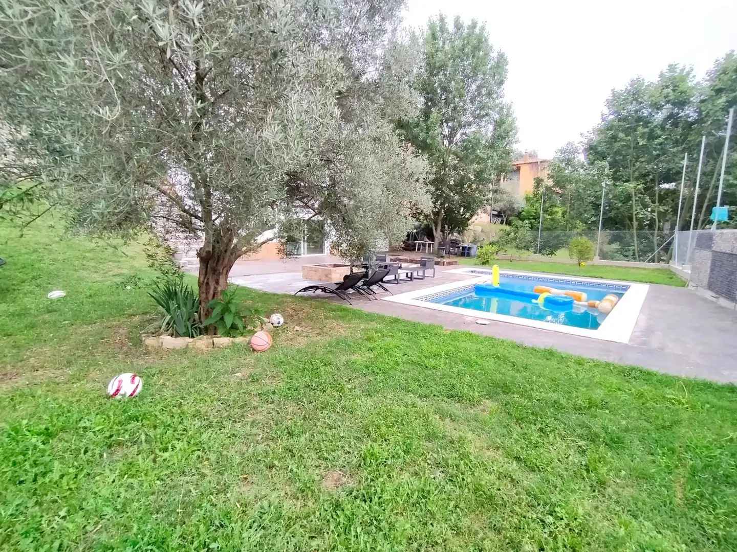 Schwimmbecken von Haus oder Chalet zur Miete in Dosrius mit Klimaanlage, Heizung und Privatgarten