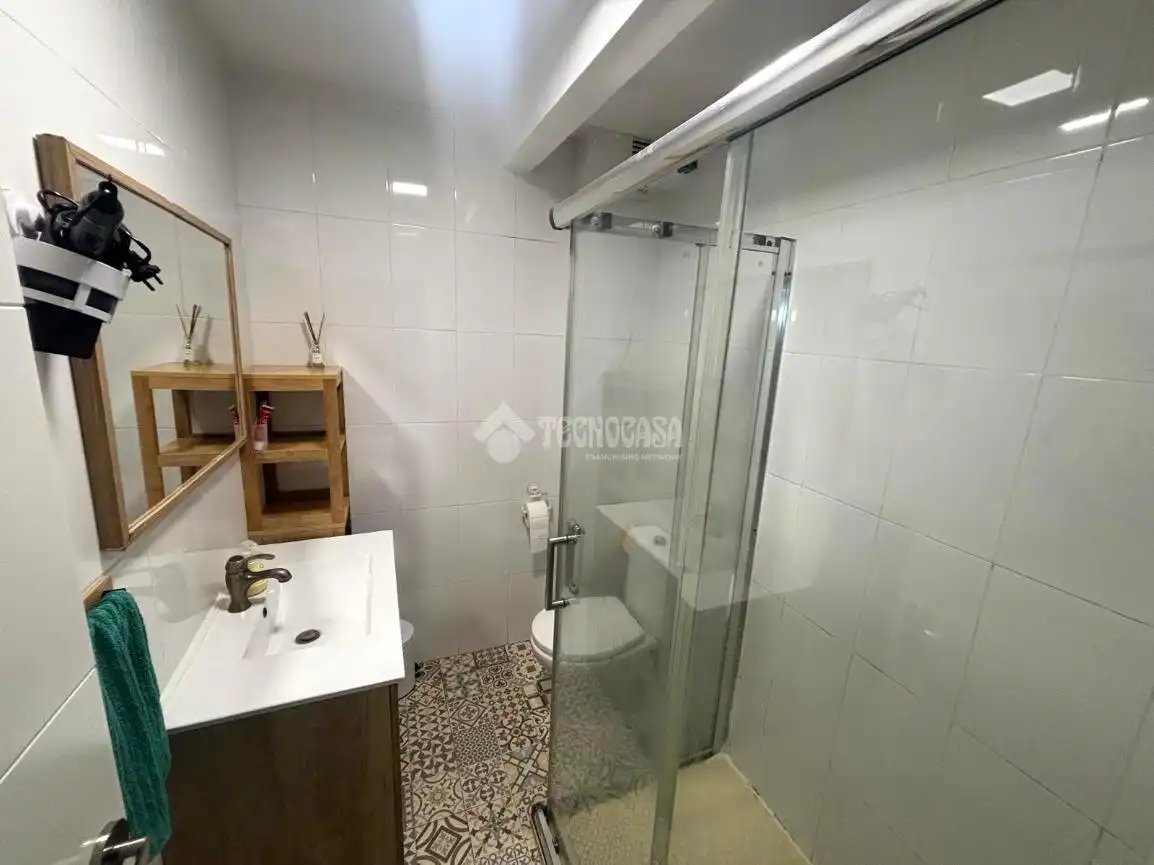 Bathroom of Flat for sale in Parla  with Air Conditioner, Terrace and Furnished